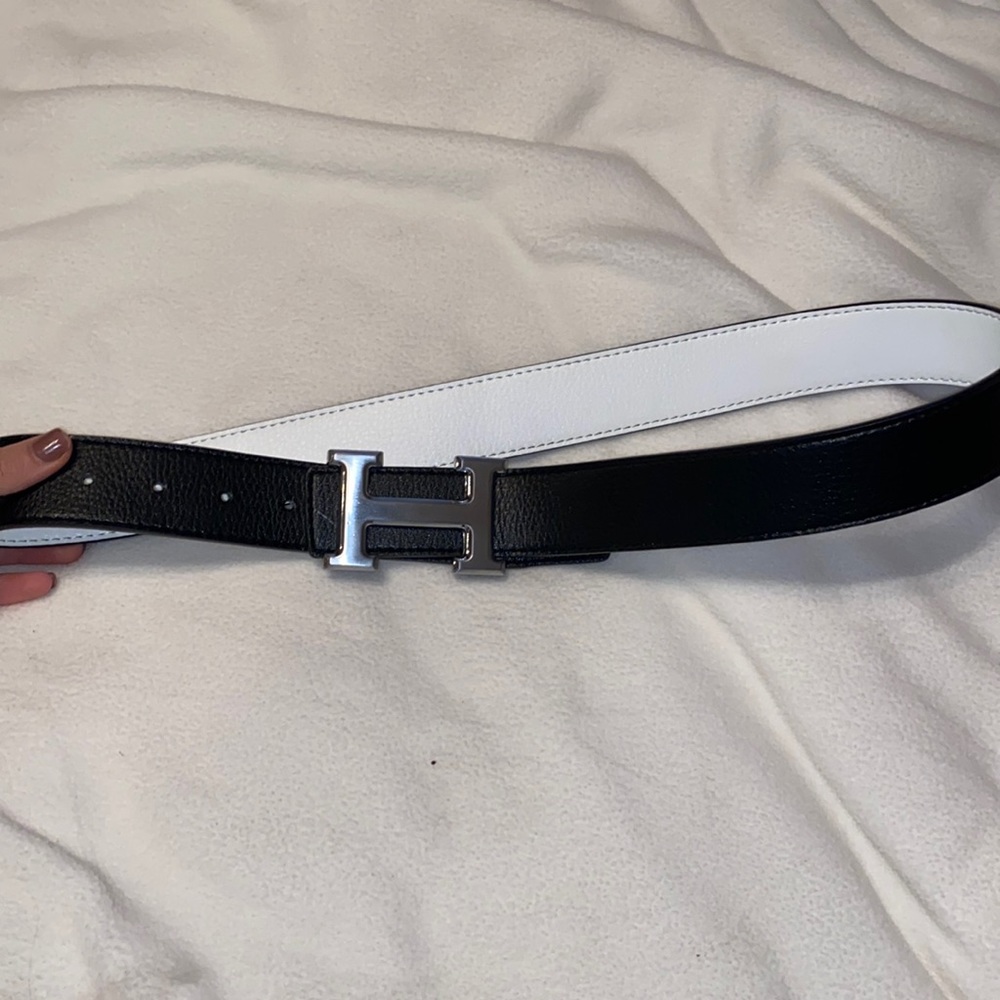 Reversible H belt